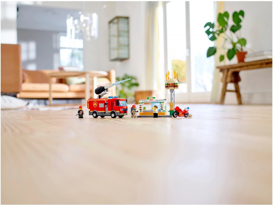 Конструктор LEGO City Fire 60214 Пожар в бургер-кафе