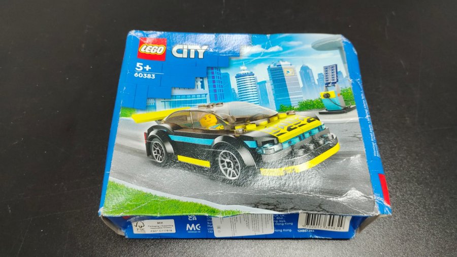 Конструктор LEGO City 60383 Электрический спорткар, 95 дет. (Уцененный товар)