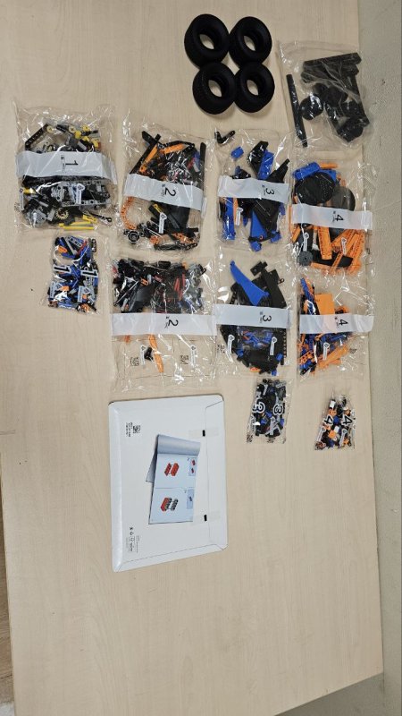 Конструктор LEGO Technic 42141 Гоночный автомобиль McLaren Formula 1 (уцененный товар)