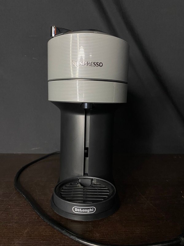 Кофемашина капсульная DeLonghi Nespresso Vertuo Next ENV120.GY, серый (уцененный товар)