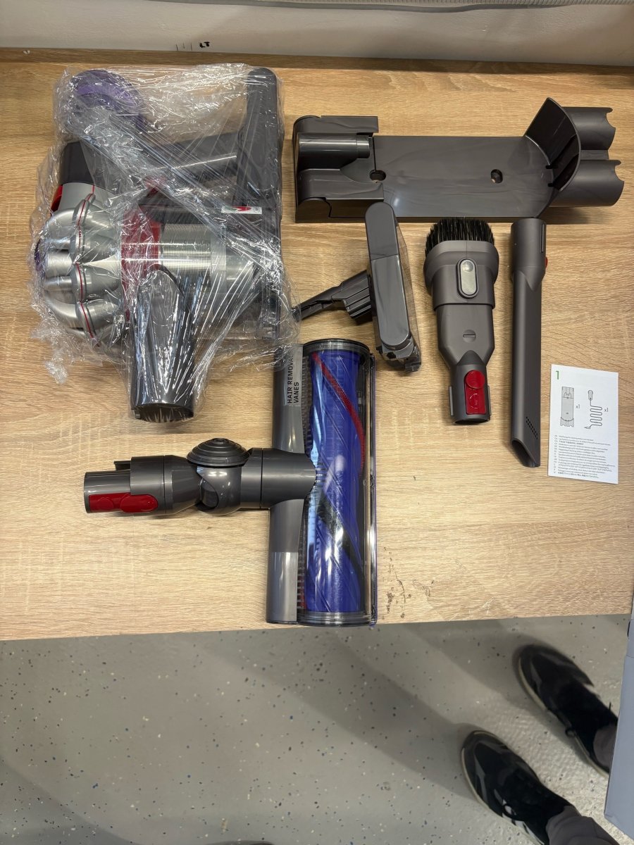 Вертикальный пылесос Dyson V8 Advanced,UK, Silver/Nickel (Уцененный товар)