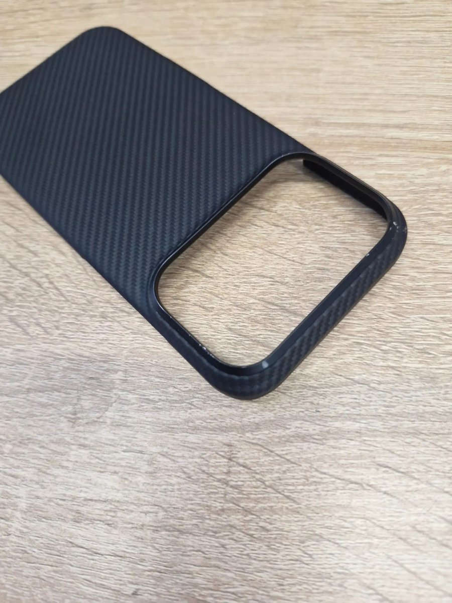 Чехол Pitaka Ultra-Slim Case для iPhone 17 Pro, черный KI1701BP ( уцененный товар)
